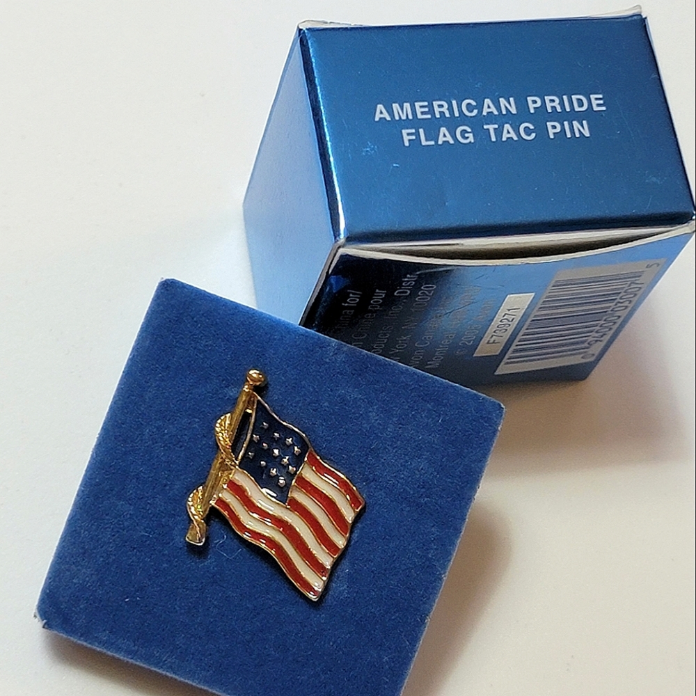 2005 American Pride Flag Tac Pin Avon NWT Gold Tone